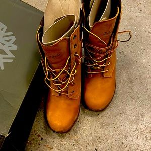 Timberland TM-5205 Tan 9 Women Never worned